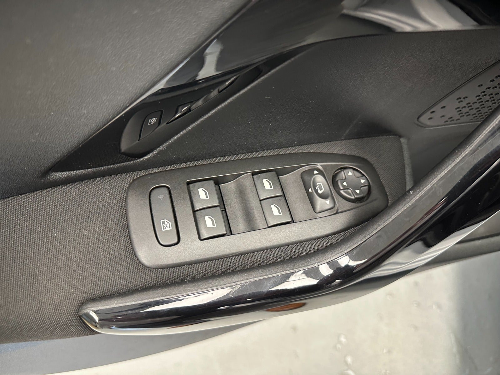 Billede af Peugeot 208 1,2 PureTech 82 Allure Sky