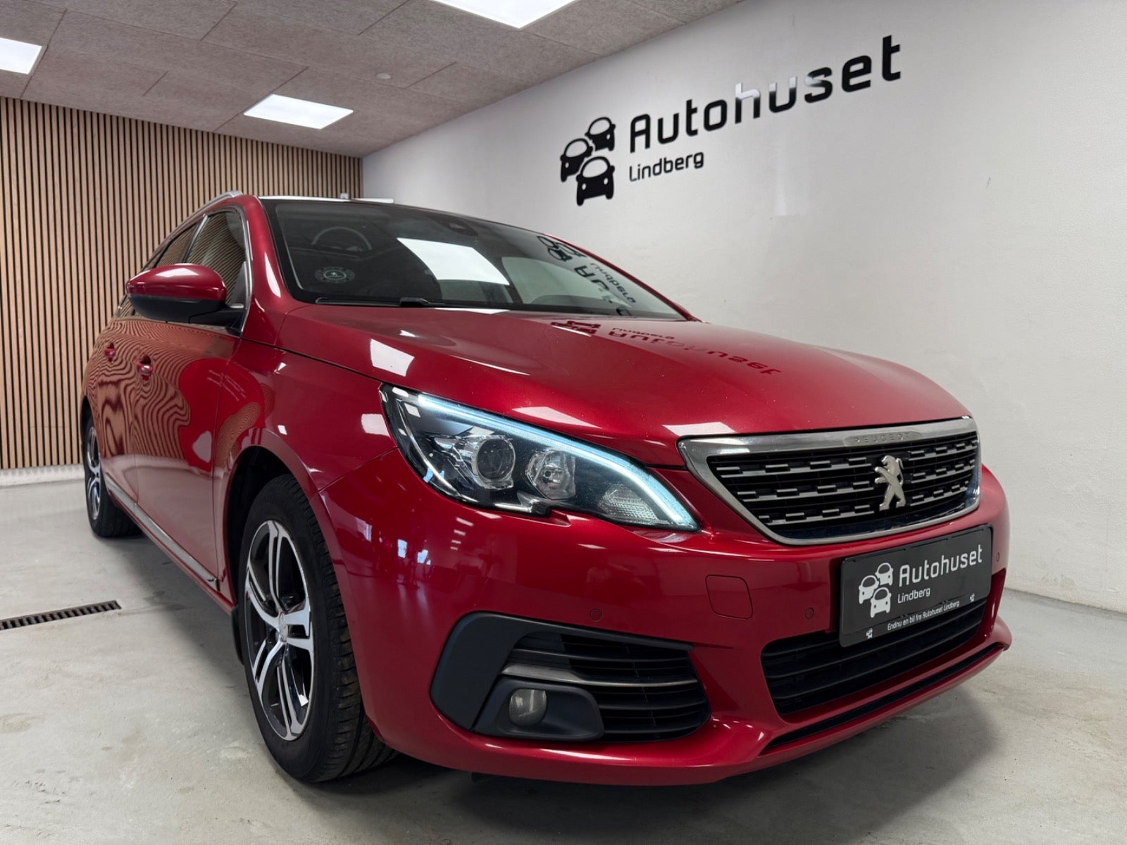 Billede af Peugeot 308 1,6 BlueHDi 120 Allure Sky