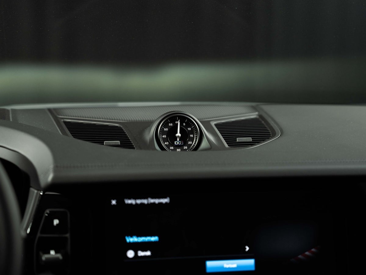 Gallery image 16 of 18