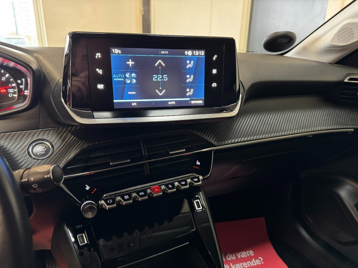 Peugeot 208 PureTech 100 Evolution Peugeot 208 PureTech 100 Evolution