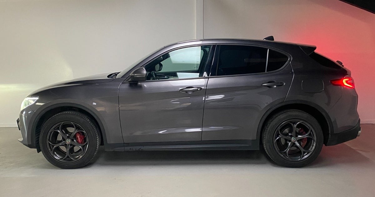 Alfa Romeo Stelvio 2017