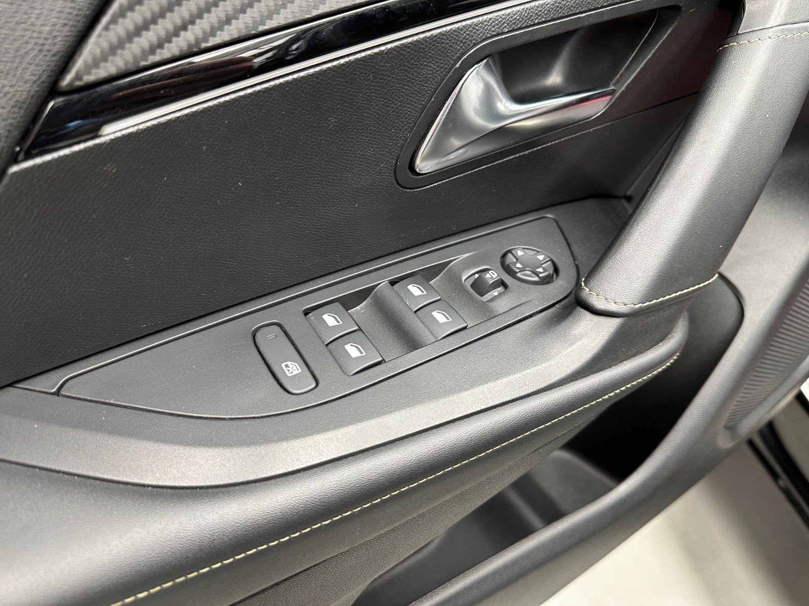 Billede af Peugeot e-2008 50 GT Pack