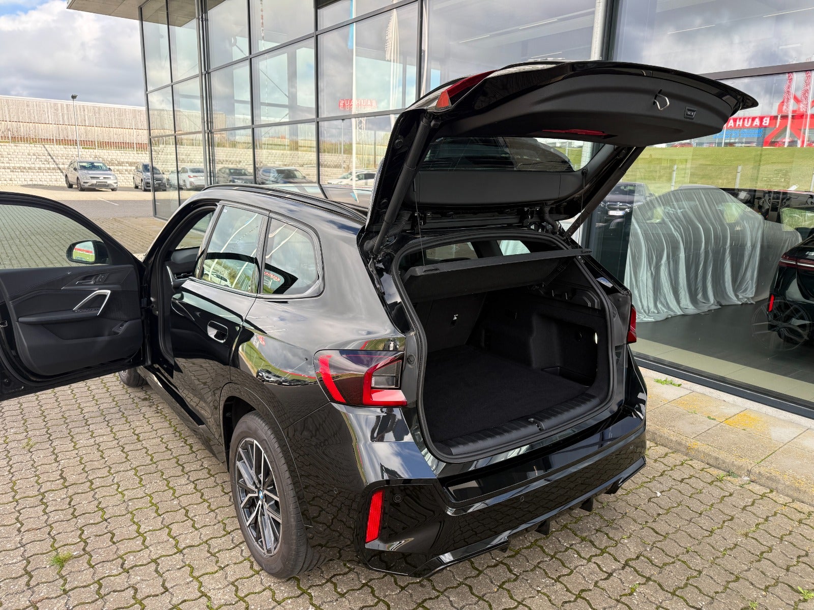 BMW iX1 eDrive20 M-Sport Premium 5d - 18