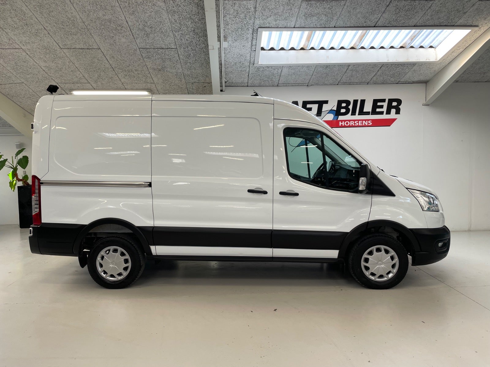 Billede af Ford Transit 350 L2 Van 2,0 TDCi 185 Trend H2 FWD