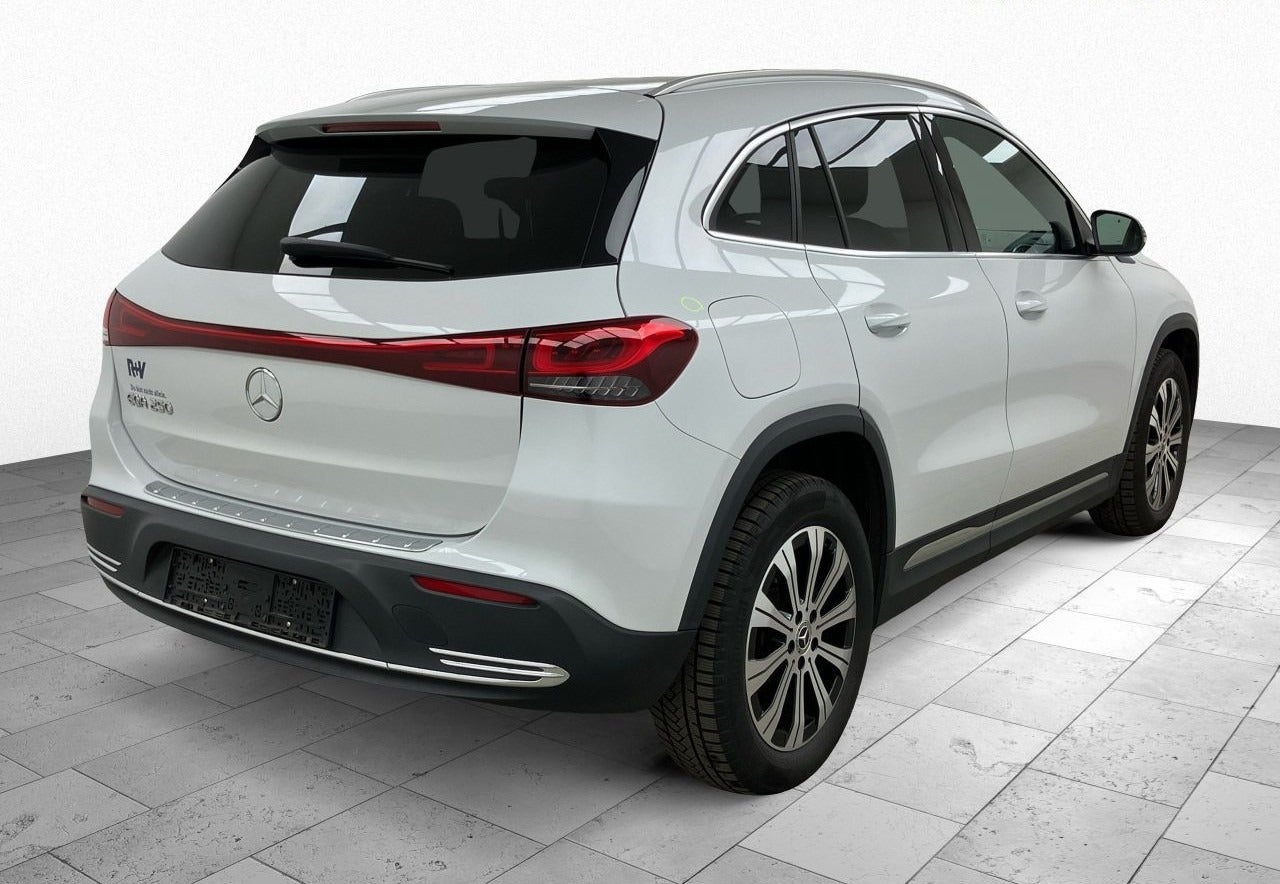 Mercedes EQA250 Electric Art
