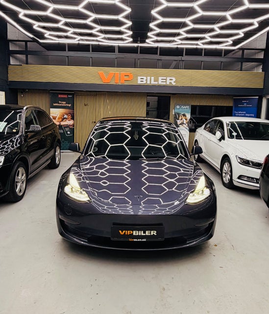 Tesla Model 3  Long Range AWD