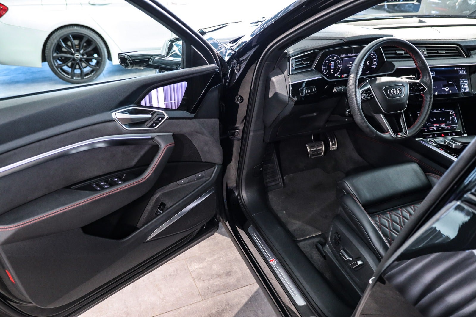 Billede af Audi Q8 e-tron 55 S-line Black Edition quattro