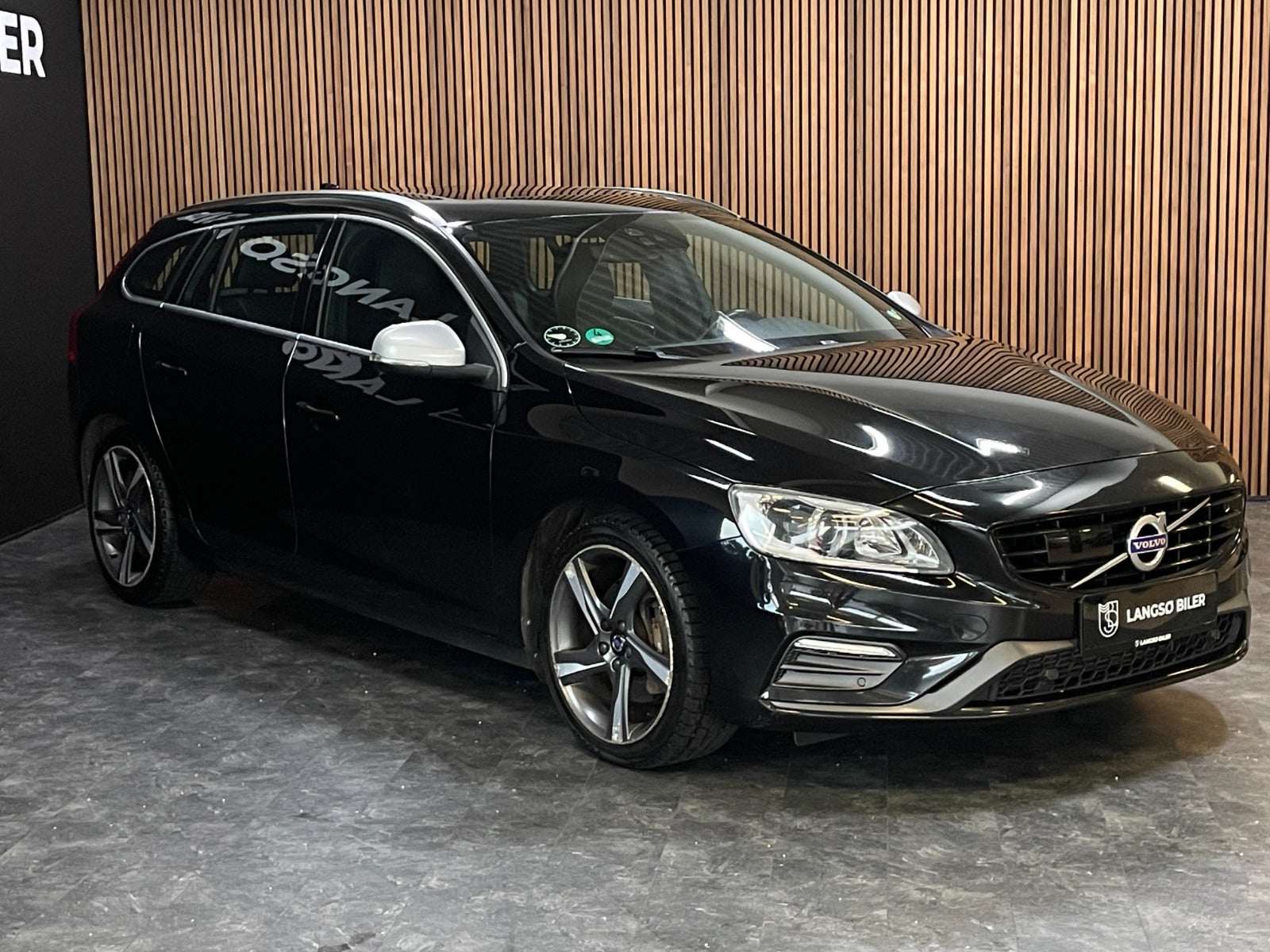 Billede af Volvo V60 2,0 T6 306 R-Design aut. AWD