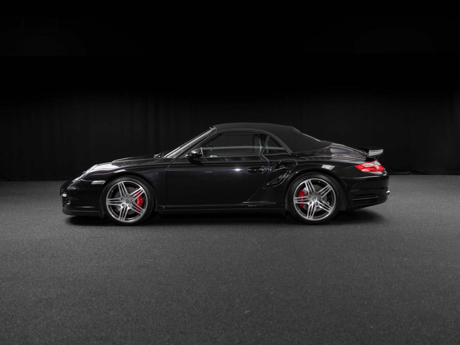 Gallery image 3 of 18