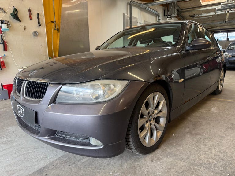 BMW 320i 