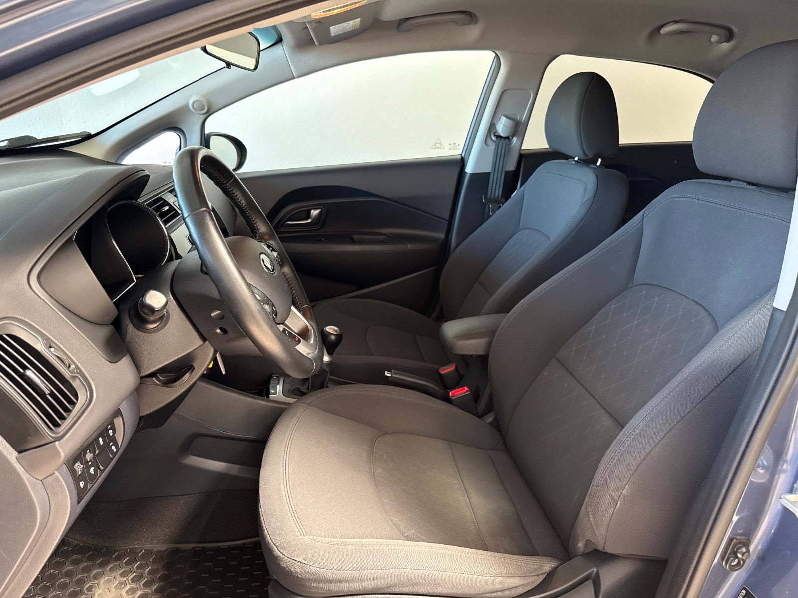 Kia Rio CVVT Attraction
