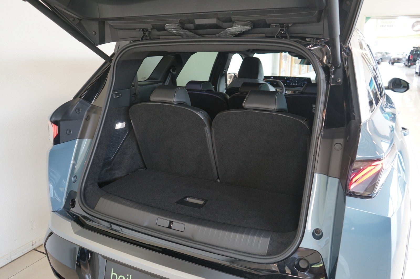 Peugeot e-5008