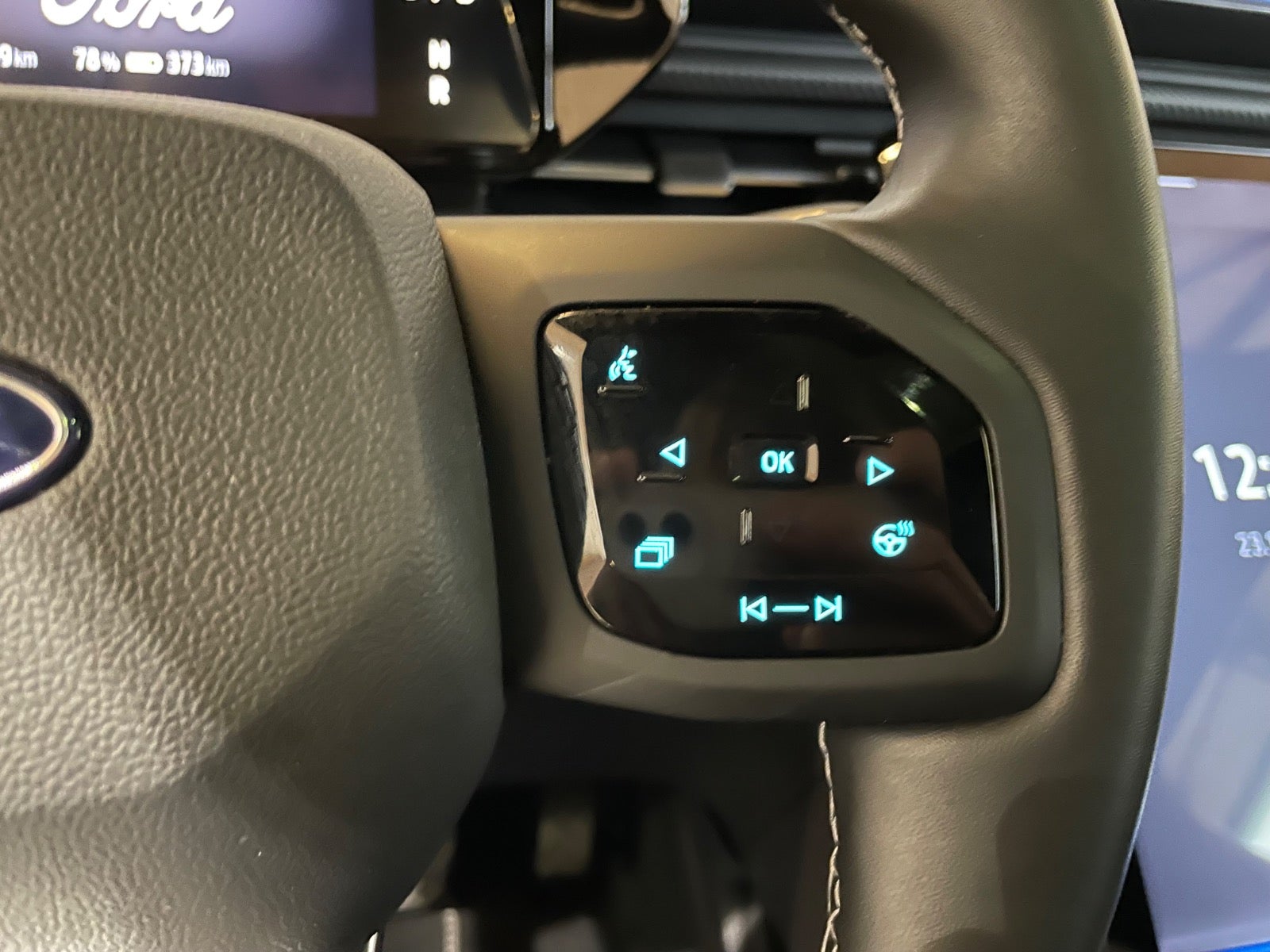 Ford Explorer Premium Extended Range AWD