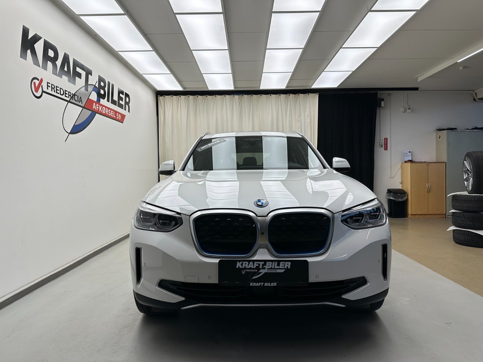 Billede af BMW iX3  Charged Impressive