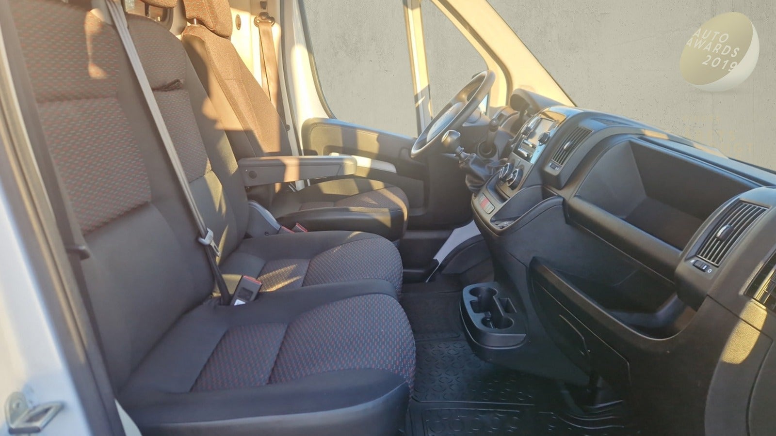 Billede af Citroën Jumper 33 2,2 BlueHDi 140 L2H2 FlexLine