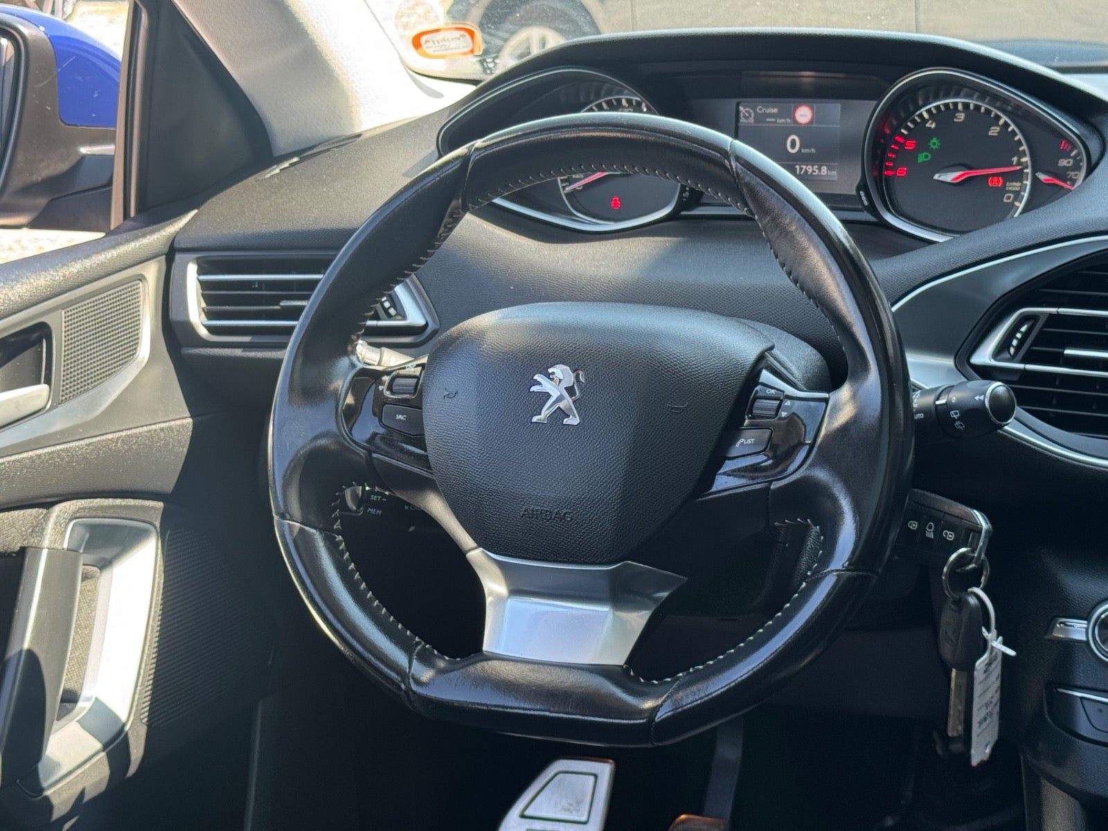 Billede af Peugeot 308 1,5 BlueHDi 130 Allure Sky SW