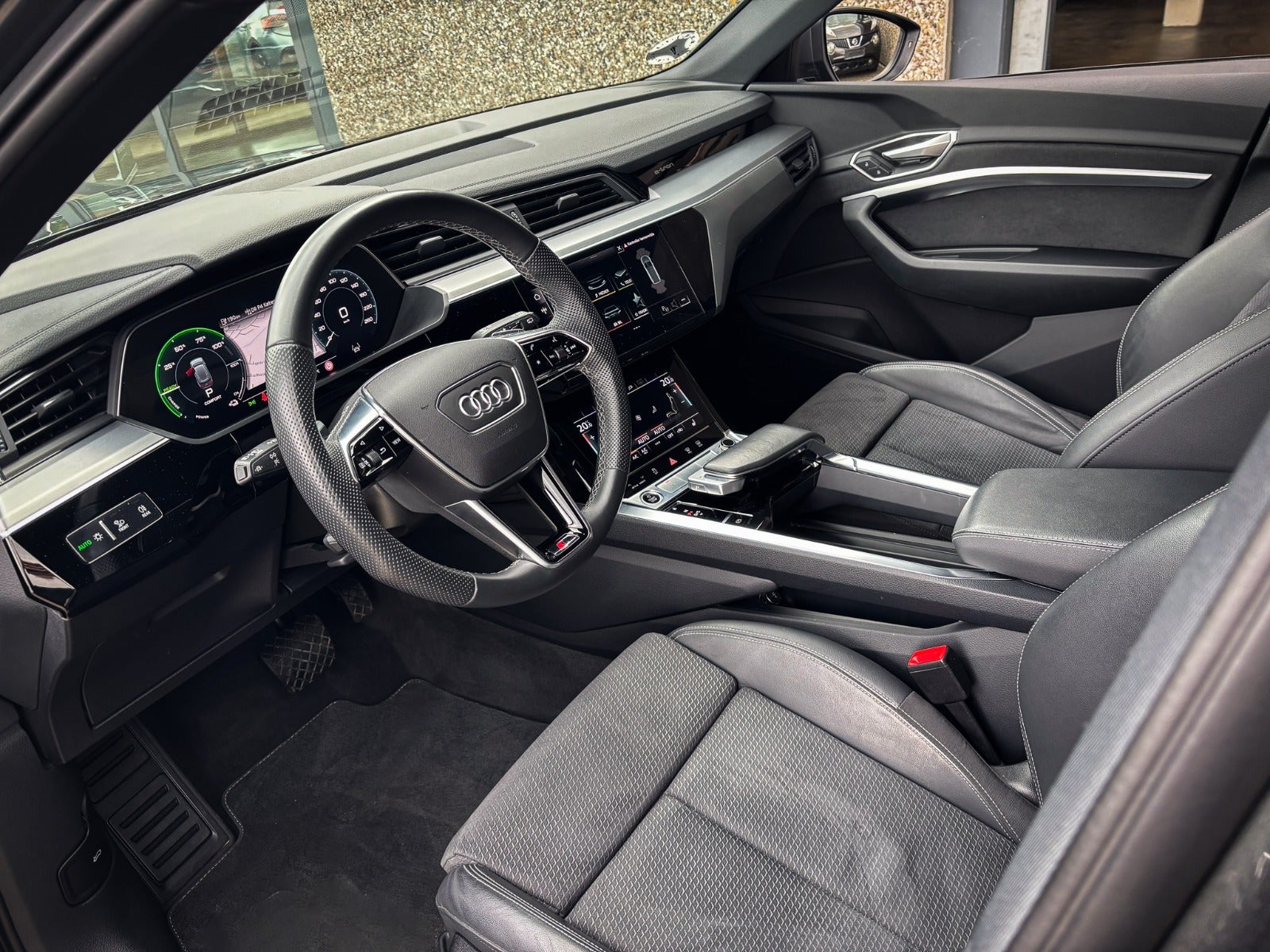 Billede af Audi e-tron 55 S-line quattro