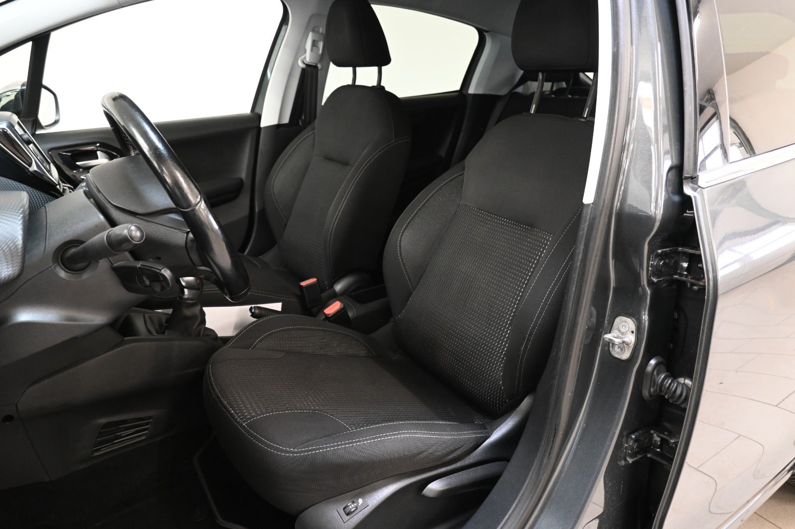 Peugeot 208 BlueHDi 100 Desire