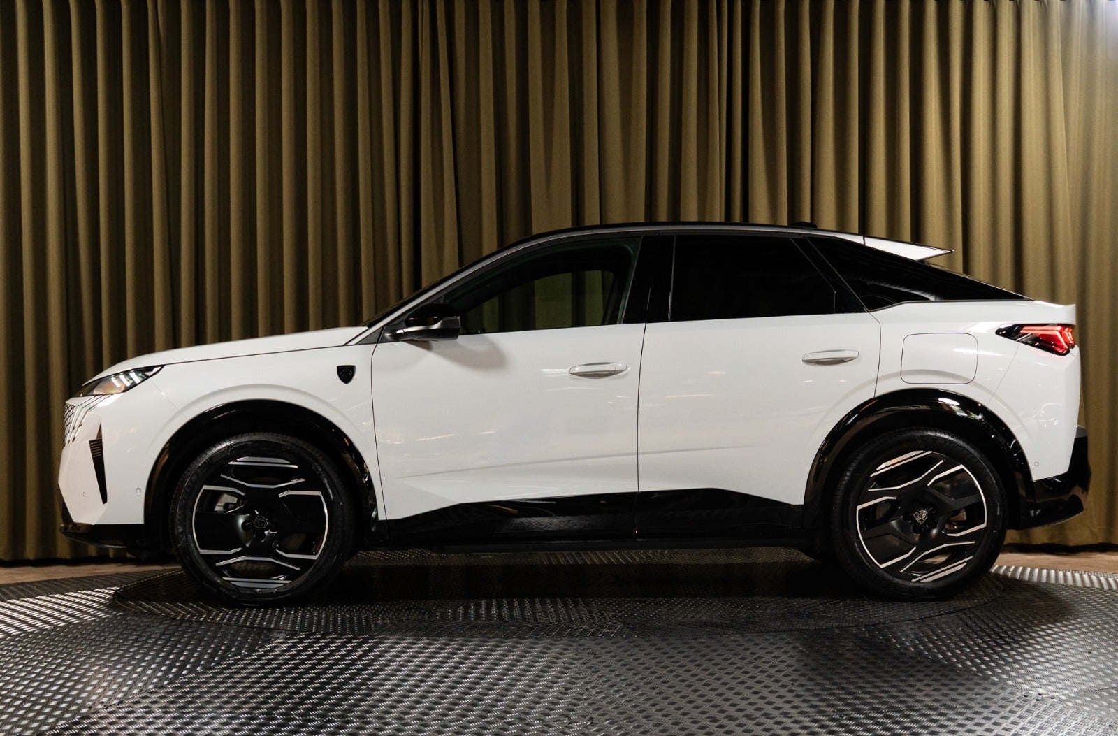 Billede af Peugeot e-3008 77 GT Pack