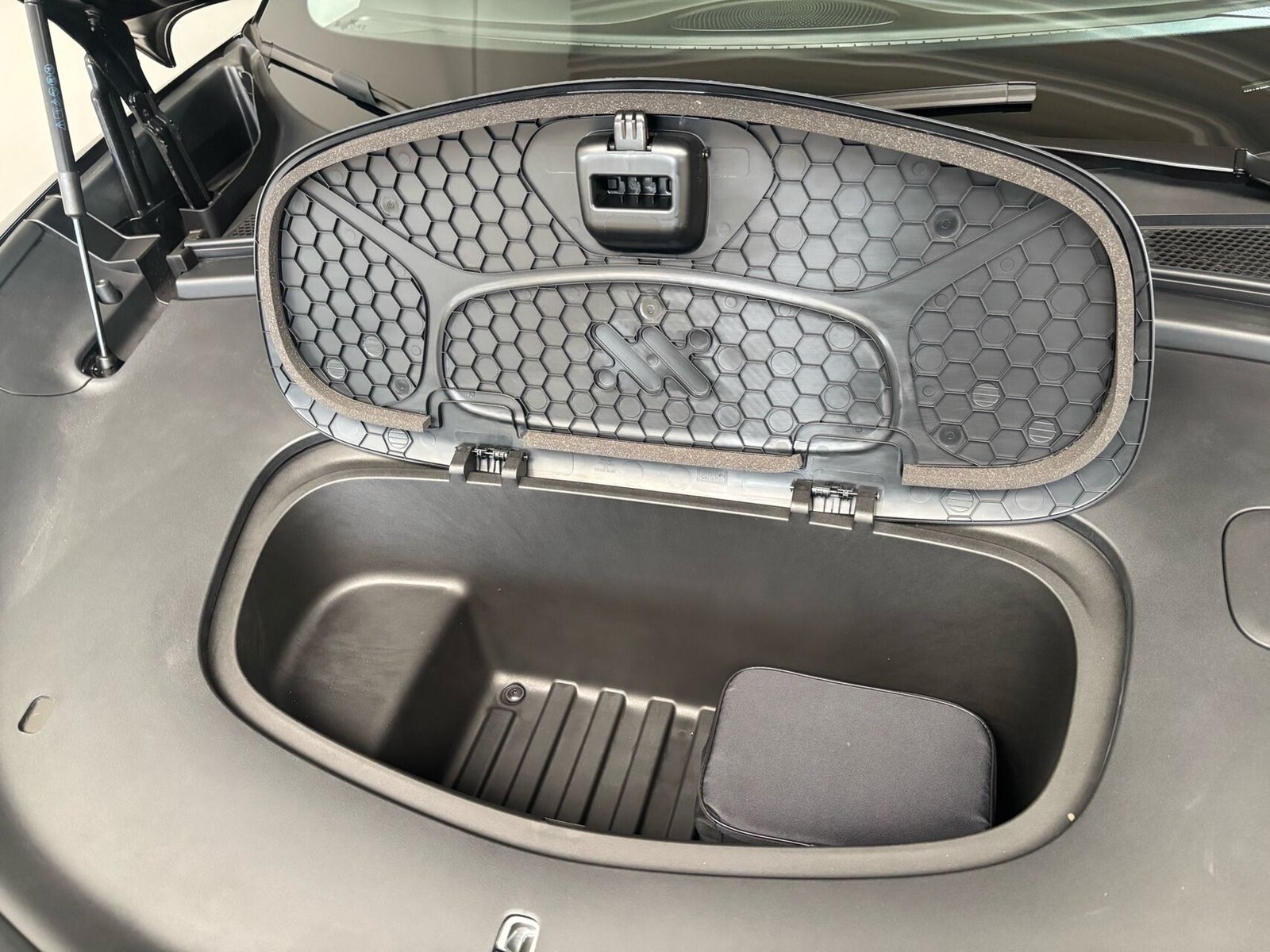MG IM6 Performance AWD