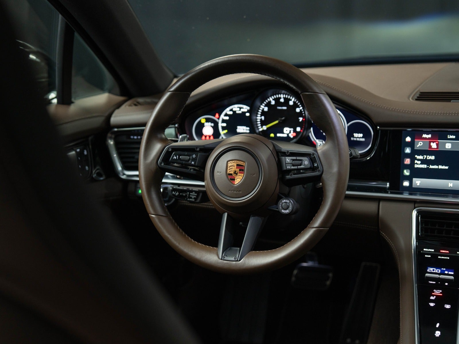 Gallery image 14 of 18