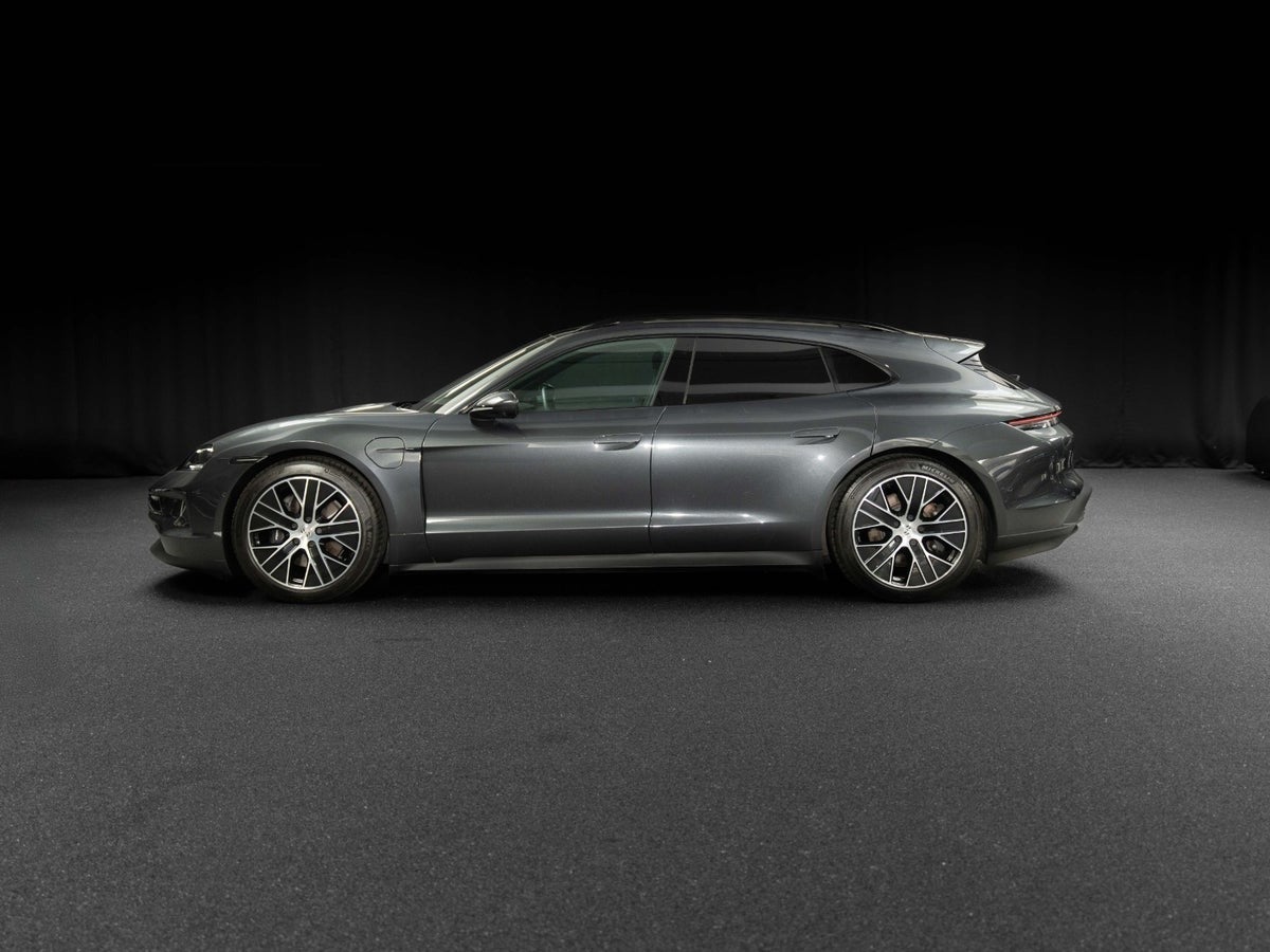 Gallery image 3 of 18