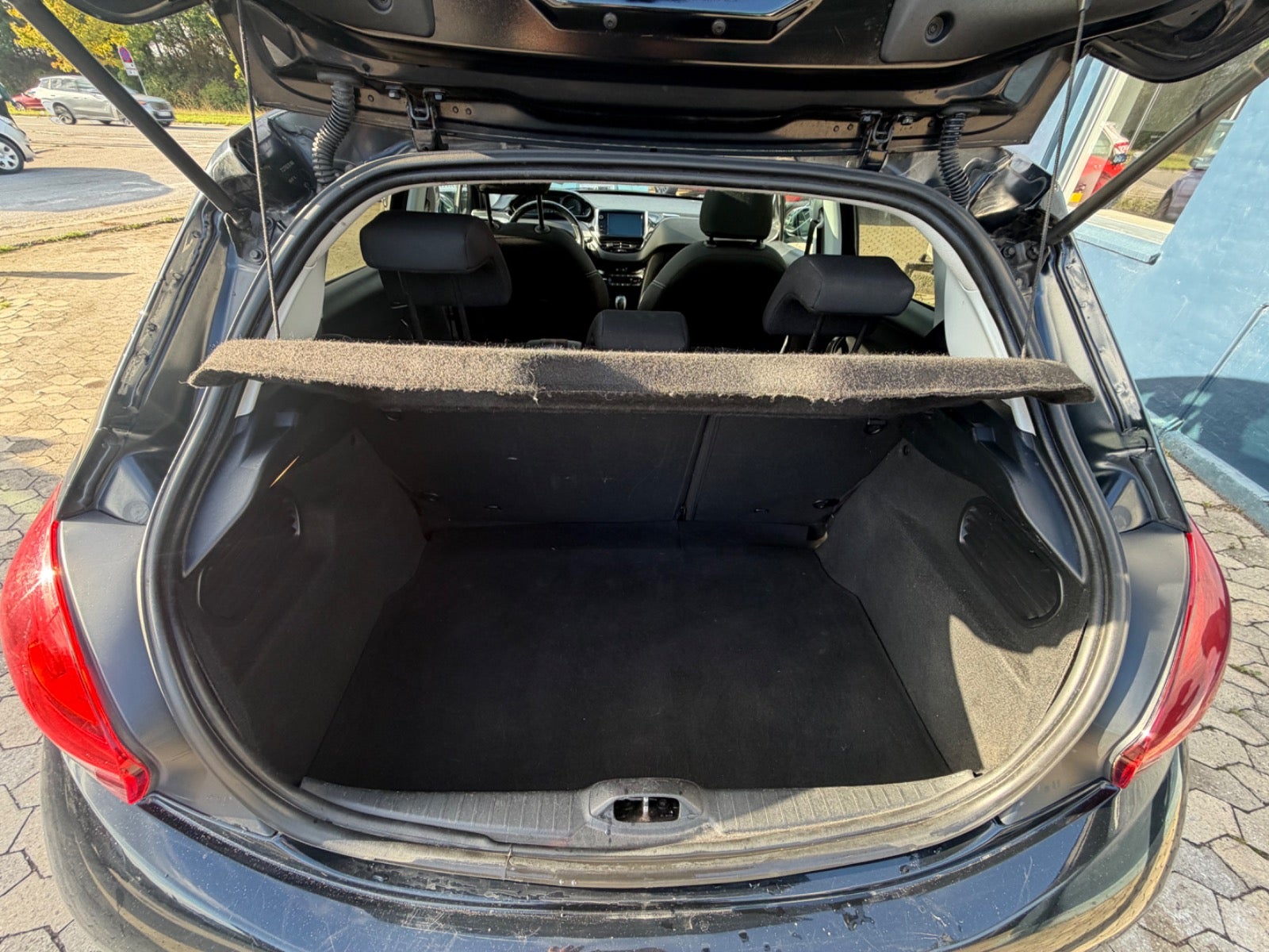 Billede af Peugeot 208 1,6 BlueHDi 100 Allure Sky