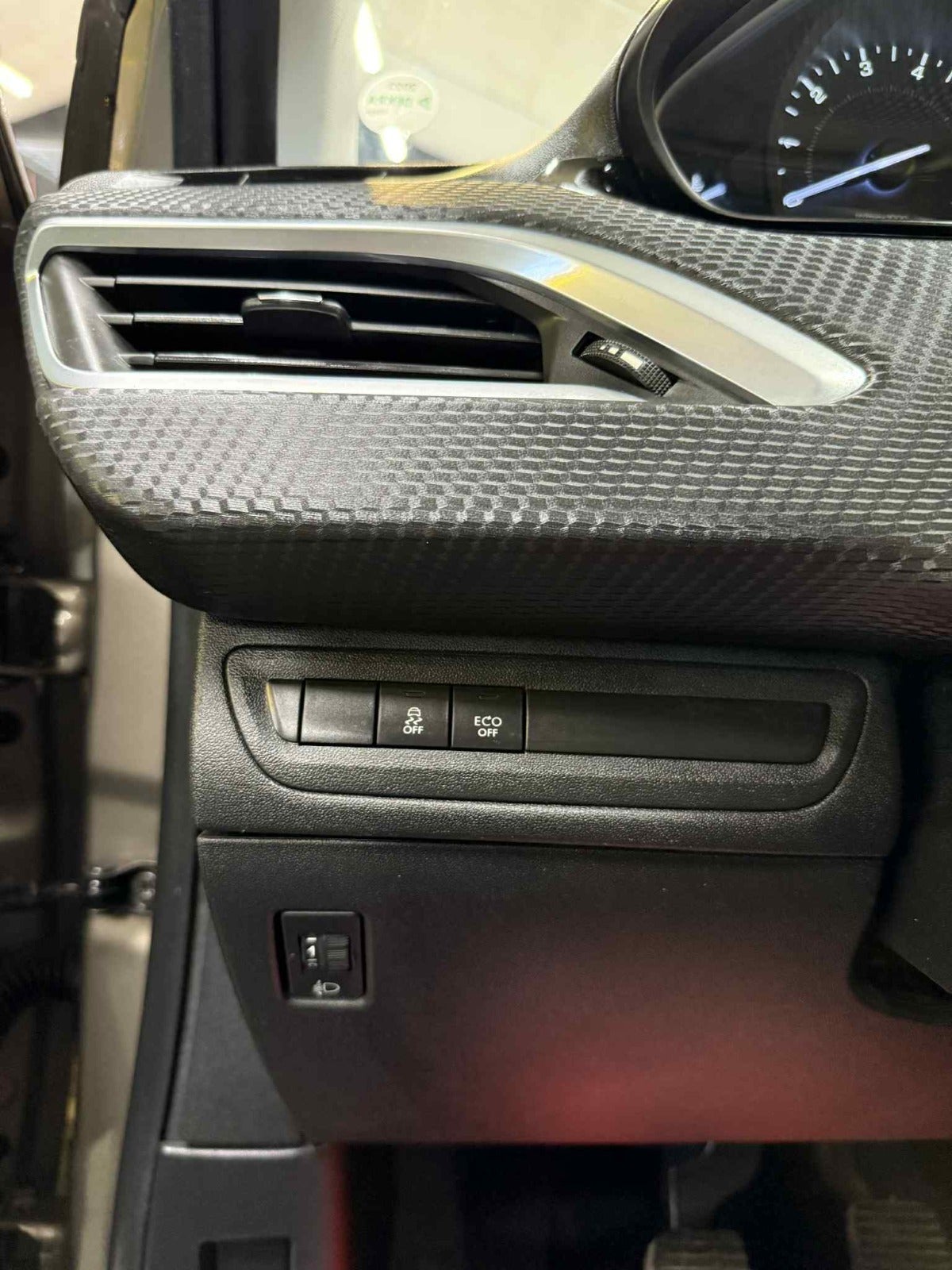 Billede af Peugeot 2008 1,2 e-THP 110 Active Sky