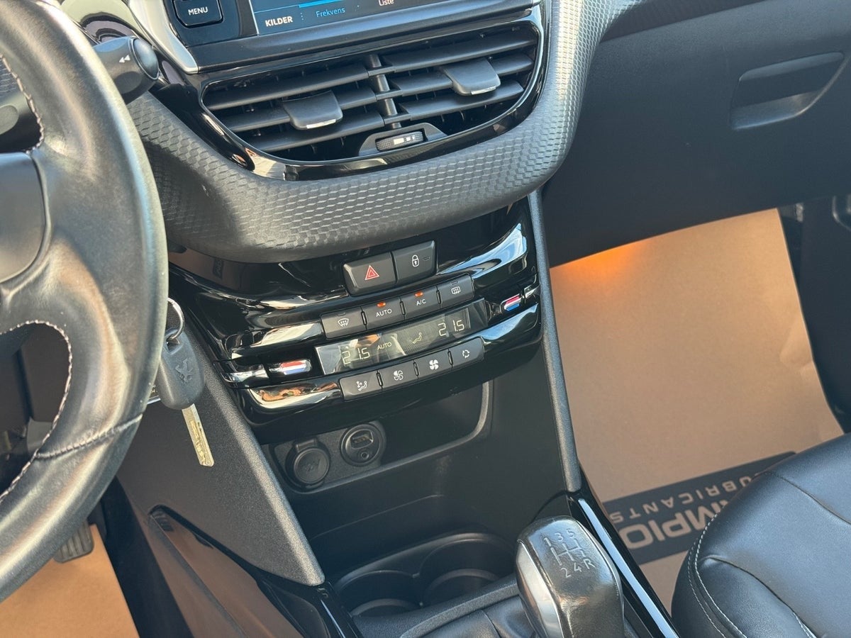 Billede af Peugeot 2008 1,6 BlueHDi 100 Allure Sky