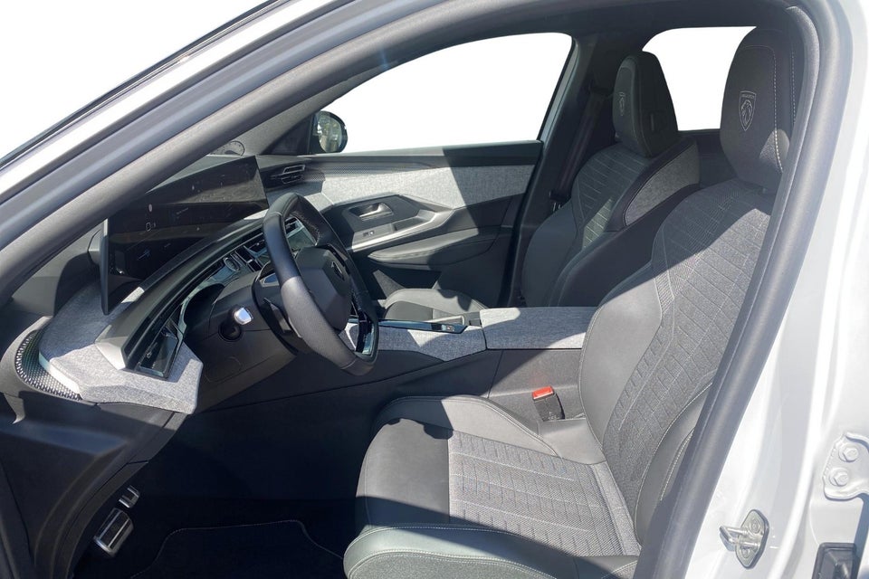Peugeot e-5008 77,0 GT 7prs 2025
