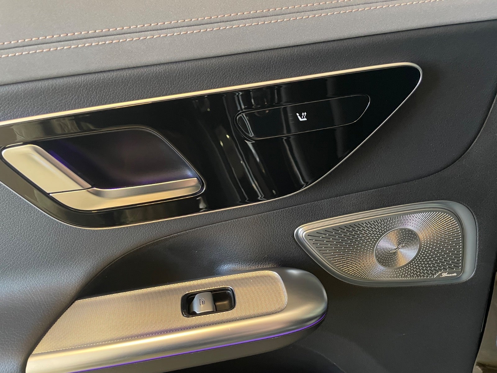 Mercedes EQE300 SUV Electric Art Van