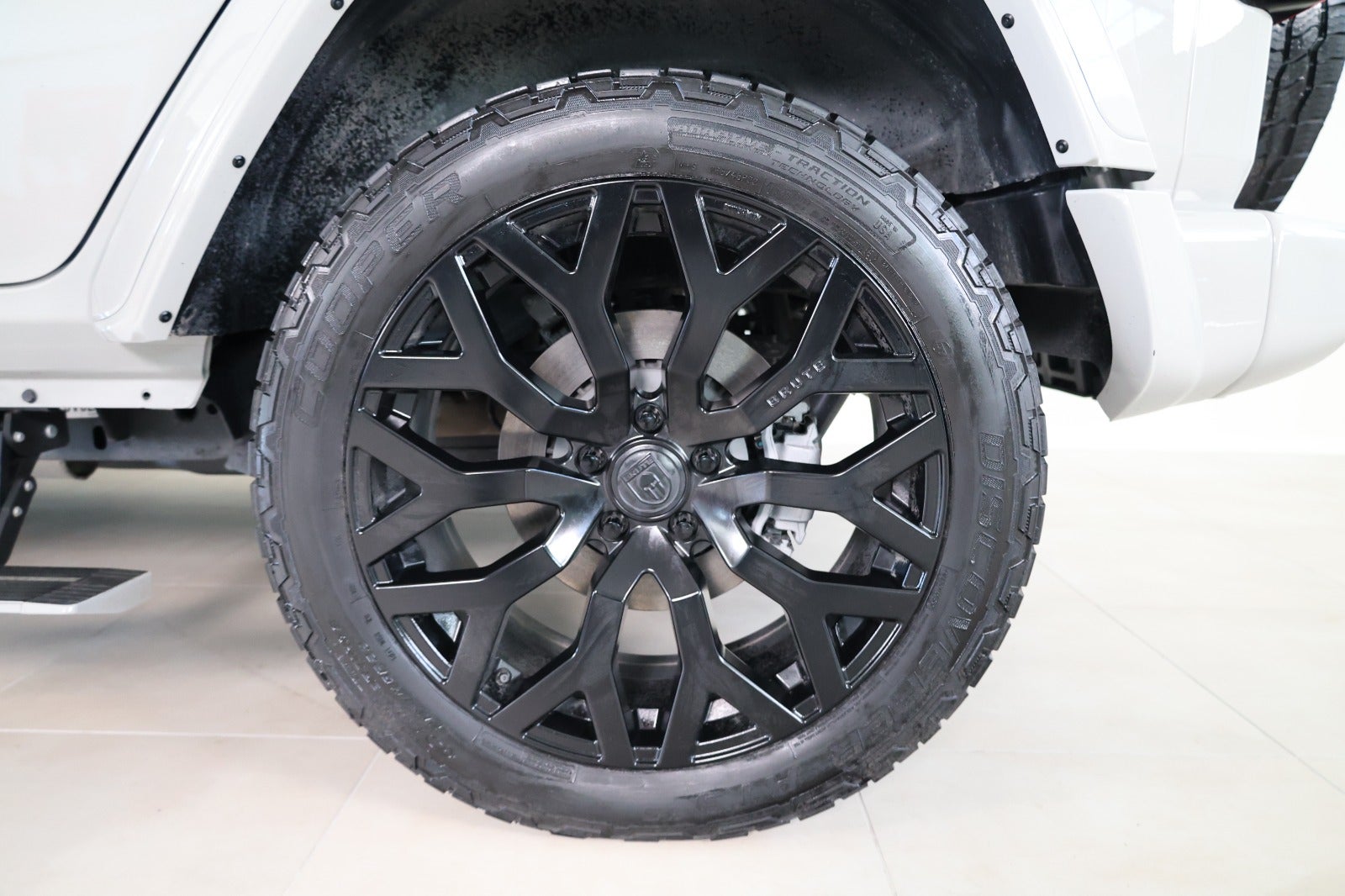 Jeep Wrangler Unlimited 2,0 4xe Sahara aut. 5d - 12