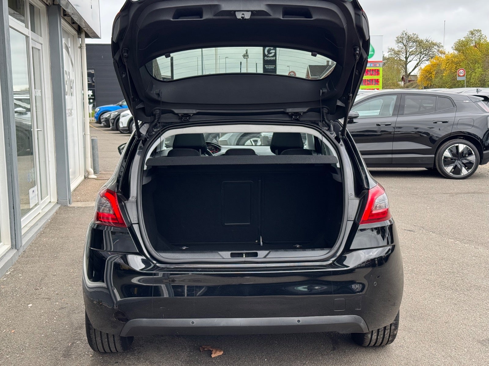 Billede af Peugeot 308 1,6 BlueHDi 120 Allure Sky