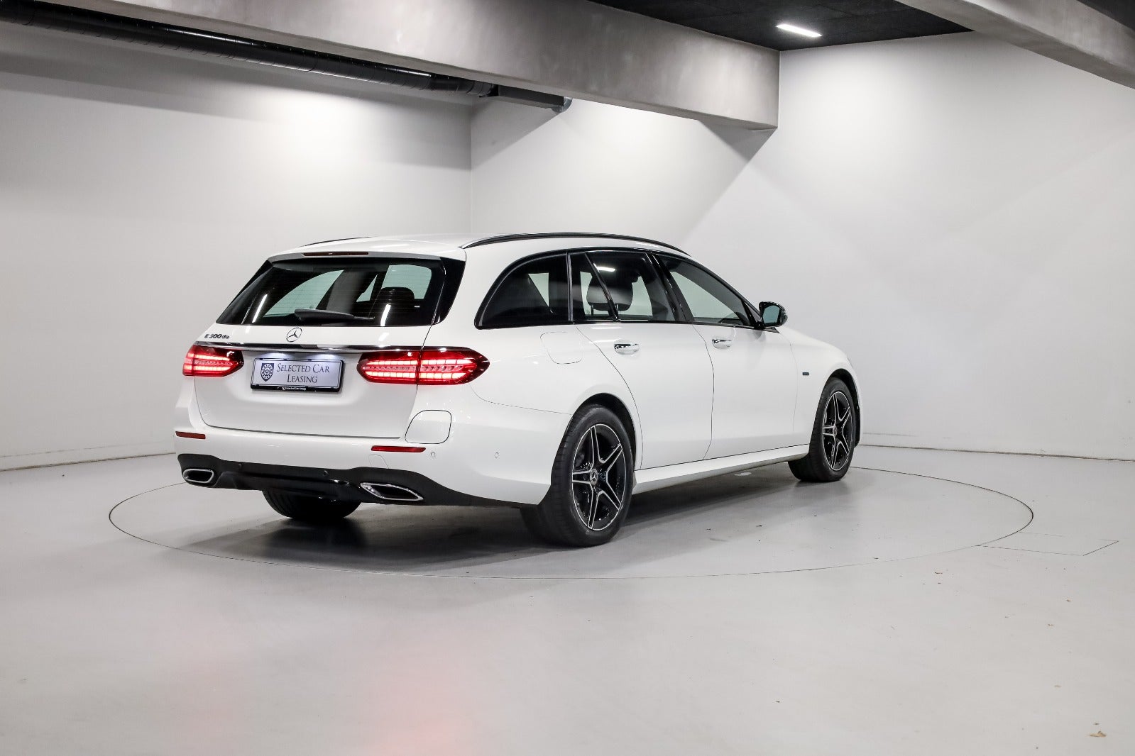 Mercedes-Benz E300 de 2,0 AMG Line stc. aut.