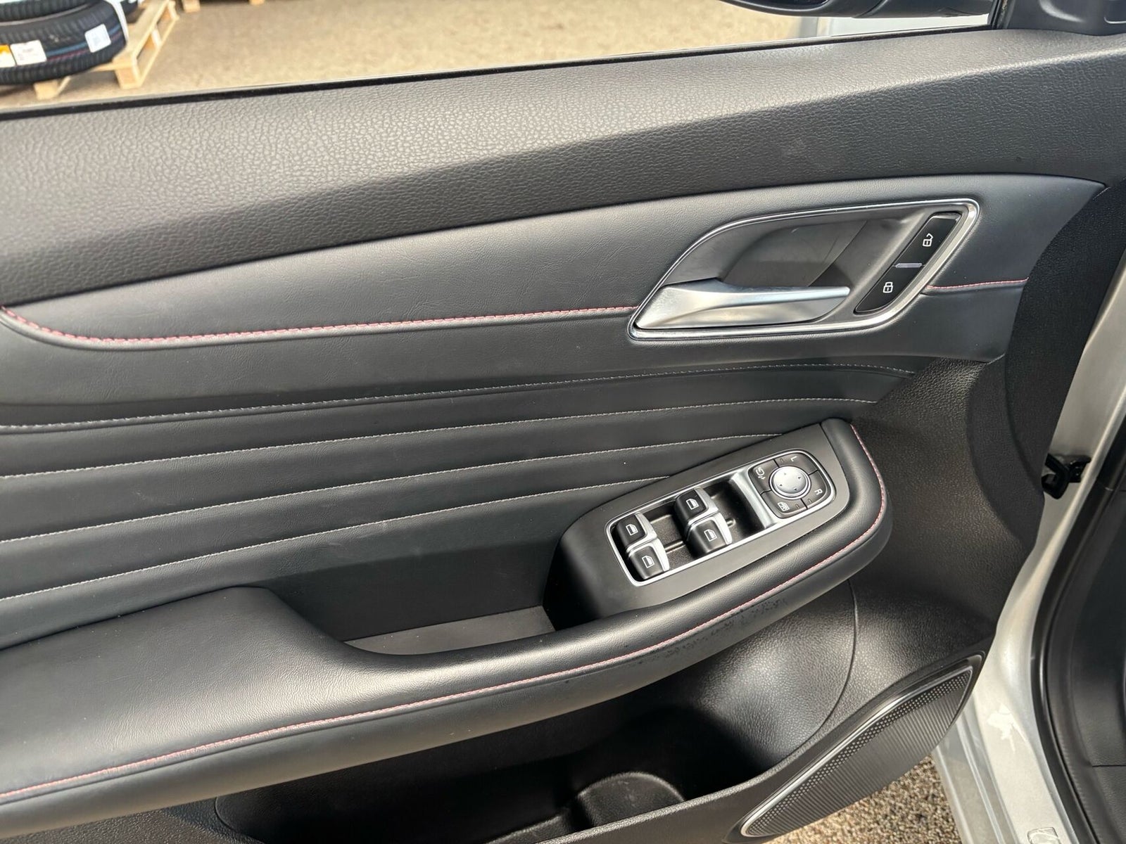 MG EHS PHEV Luxury