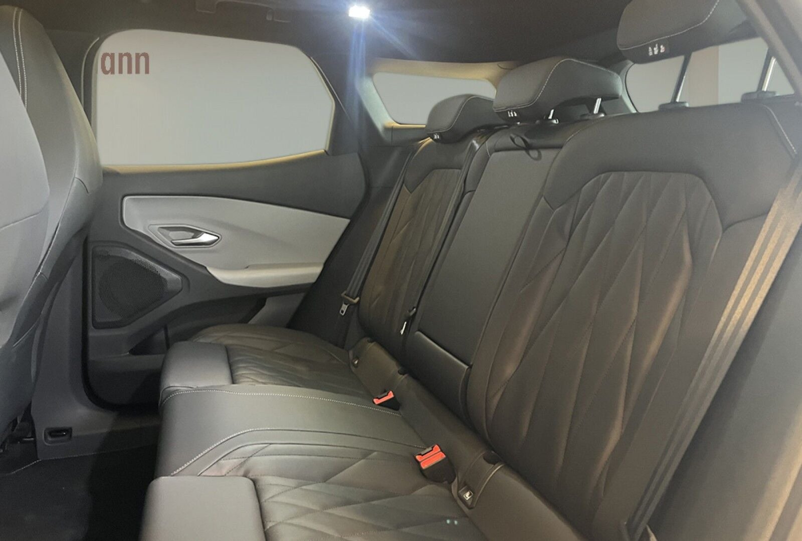 Ford Explorer Premium Extended Range