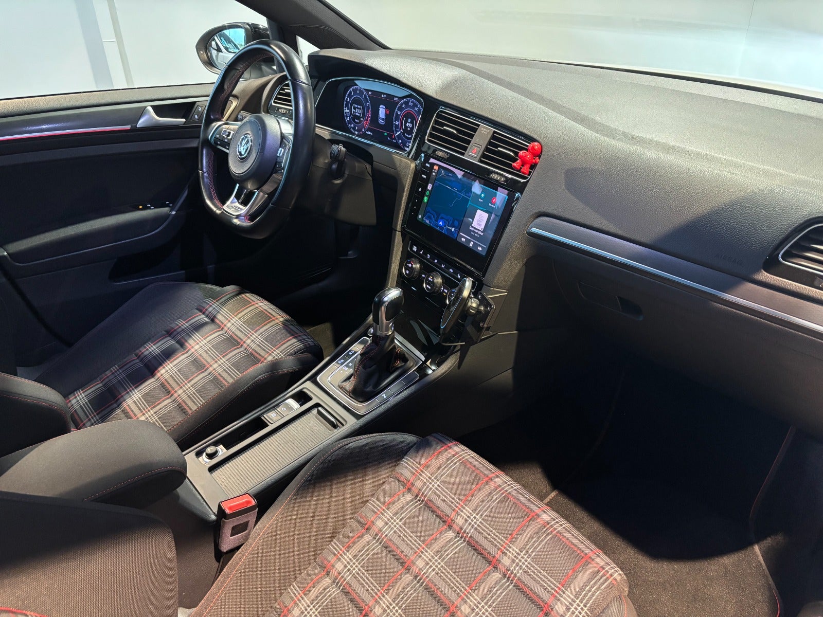 VW Golf VII 2,0 GTi Performance DSG 5d - 6