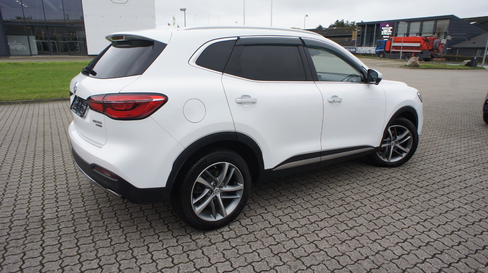 MG EHS PHEV Luxury