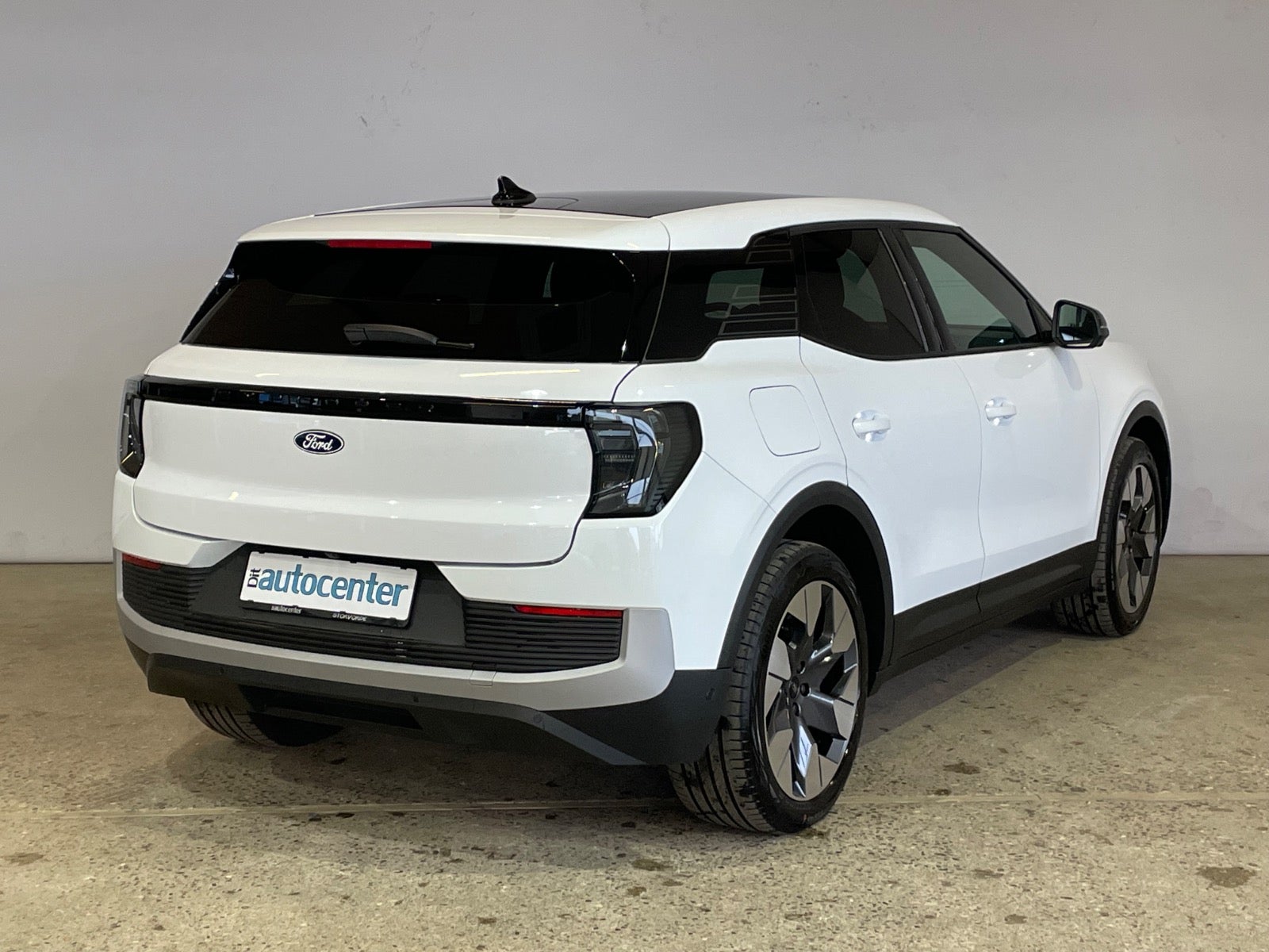 Ford Explorer Premium Extended Range AWD