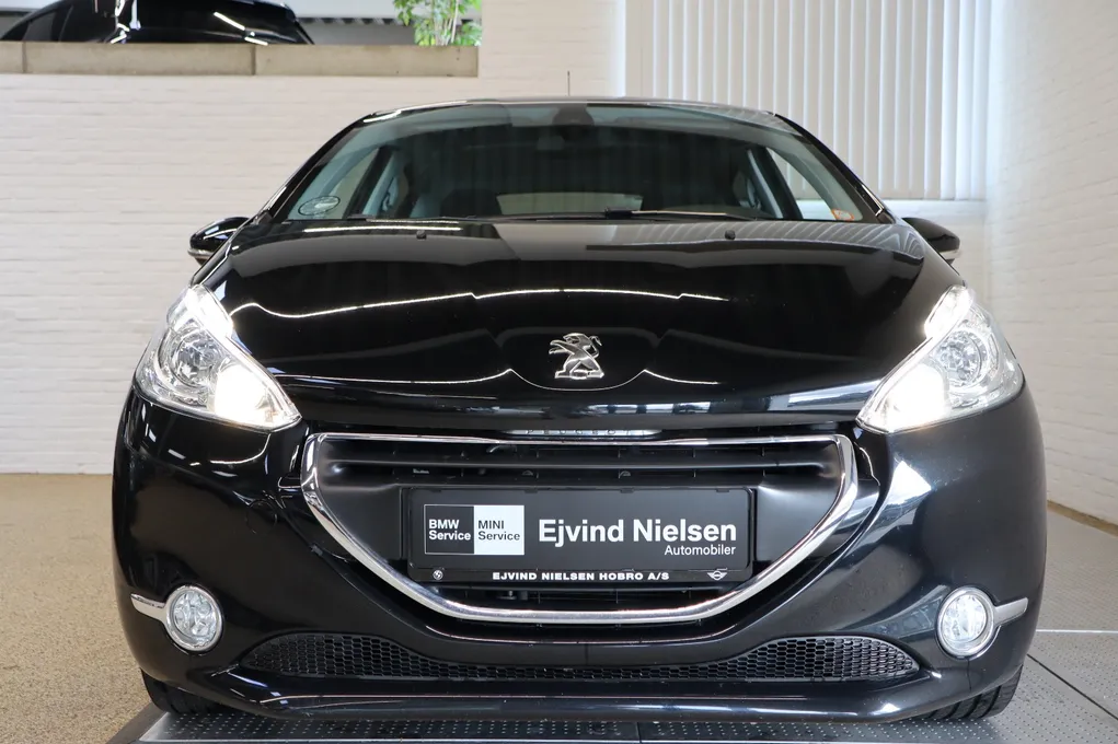 Peugeot 208 VTi Allure Sky