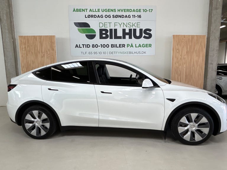 Tesla Model Y RWD