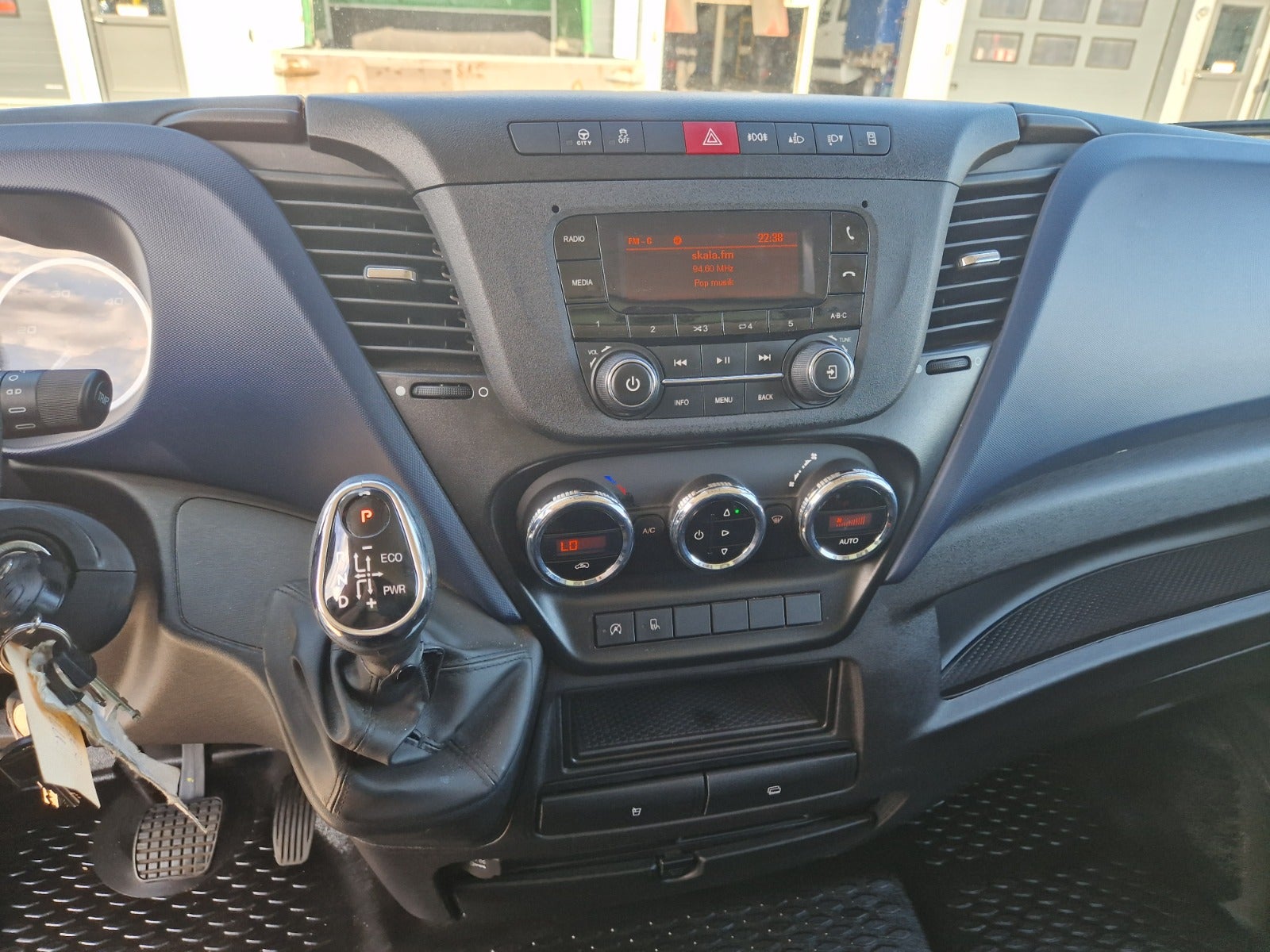 Billede af Iveco Daily 2,3 35S14 Alukasse m/lift