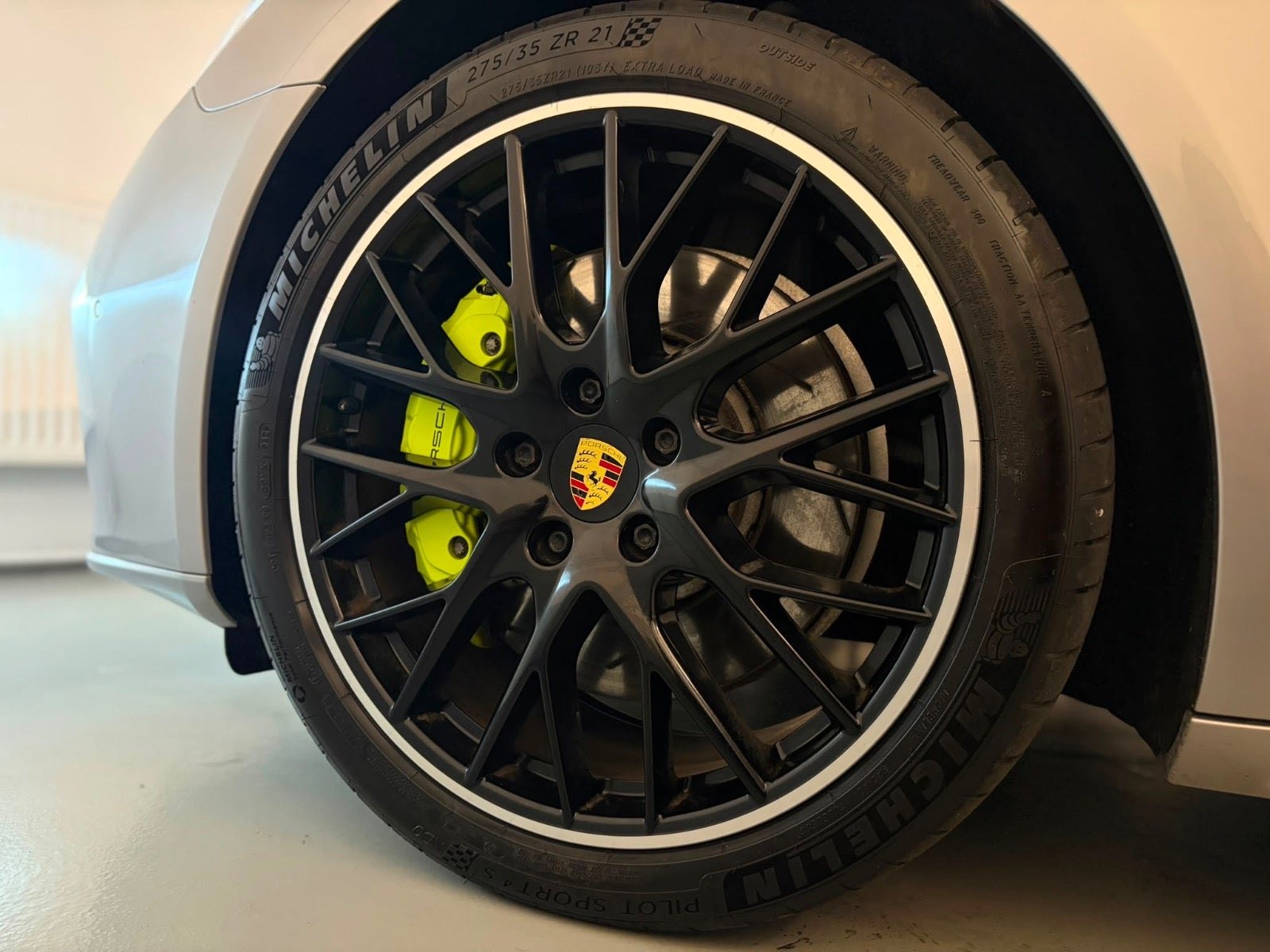 Porsche – Panamera 4