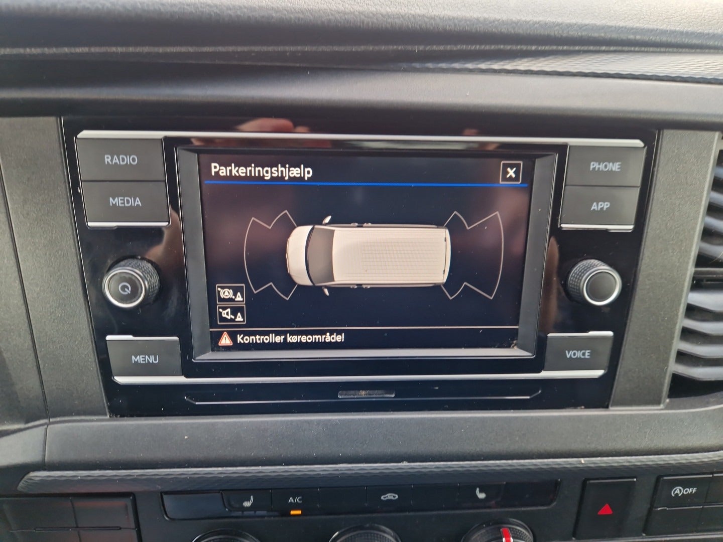 Billede af VW Transporter 2,0 TDi 110 Kassevogn lang