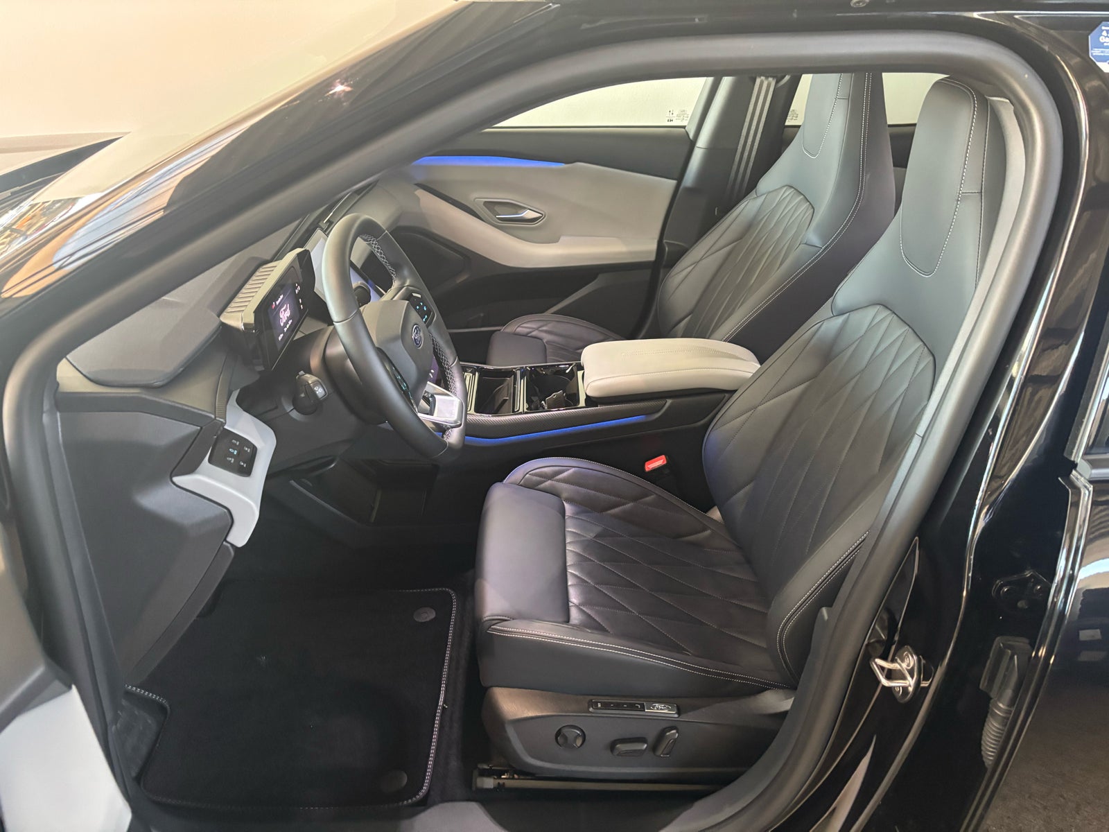 Ford Explorer Premium Extended Range