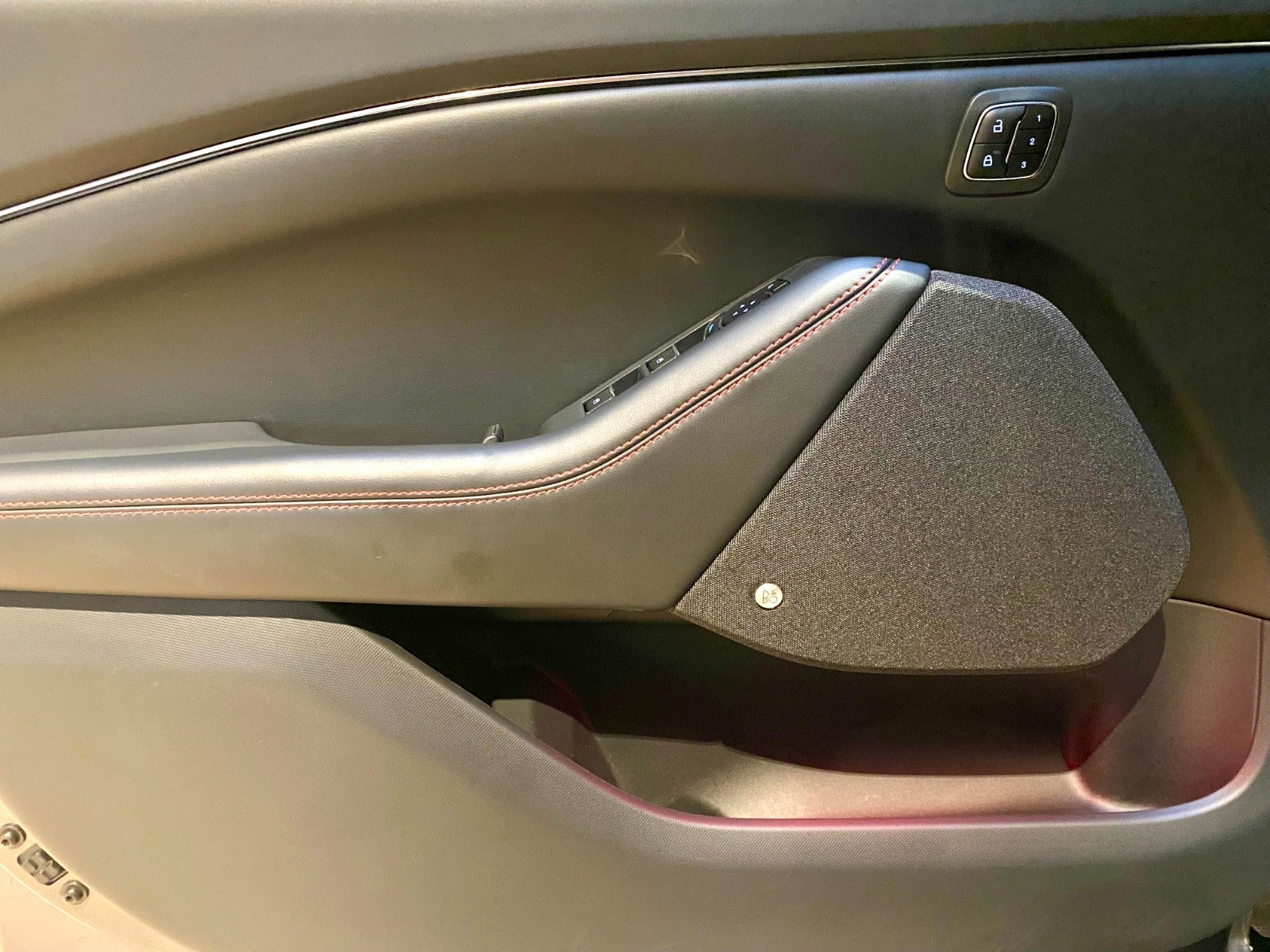 Billede af Ford Mustang Mach-E 75 Premium Standard Range AWD