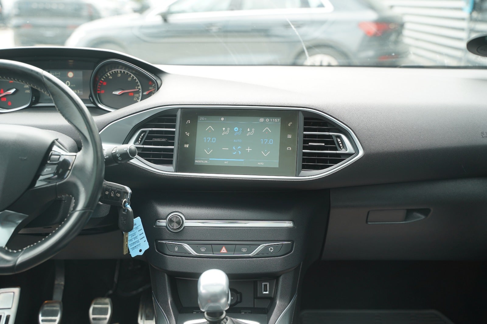 Billede af Peugeot 308 1,5 BlueHDi 130 Allure Sky SW