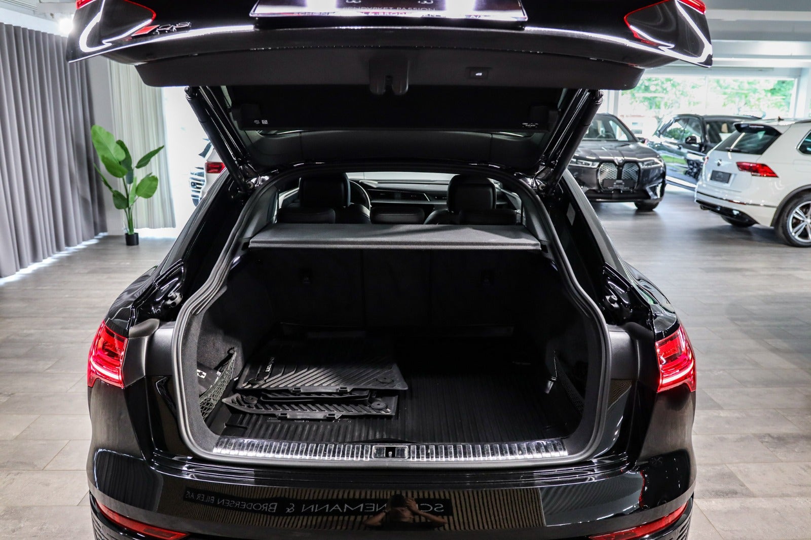 Billede af Audi Q8 e-tron 55 S-line Sportback quattro