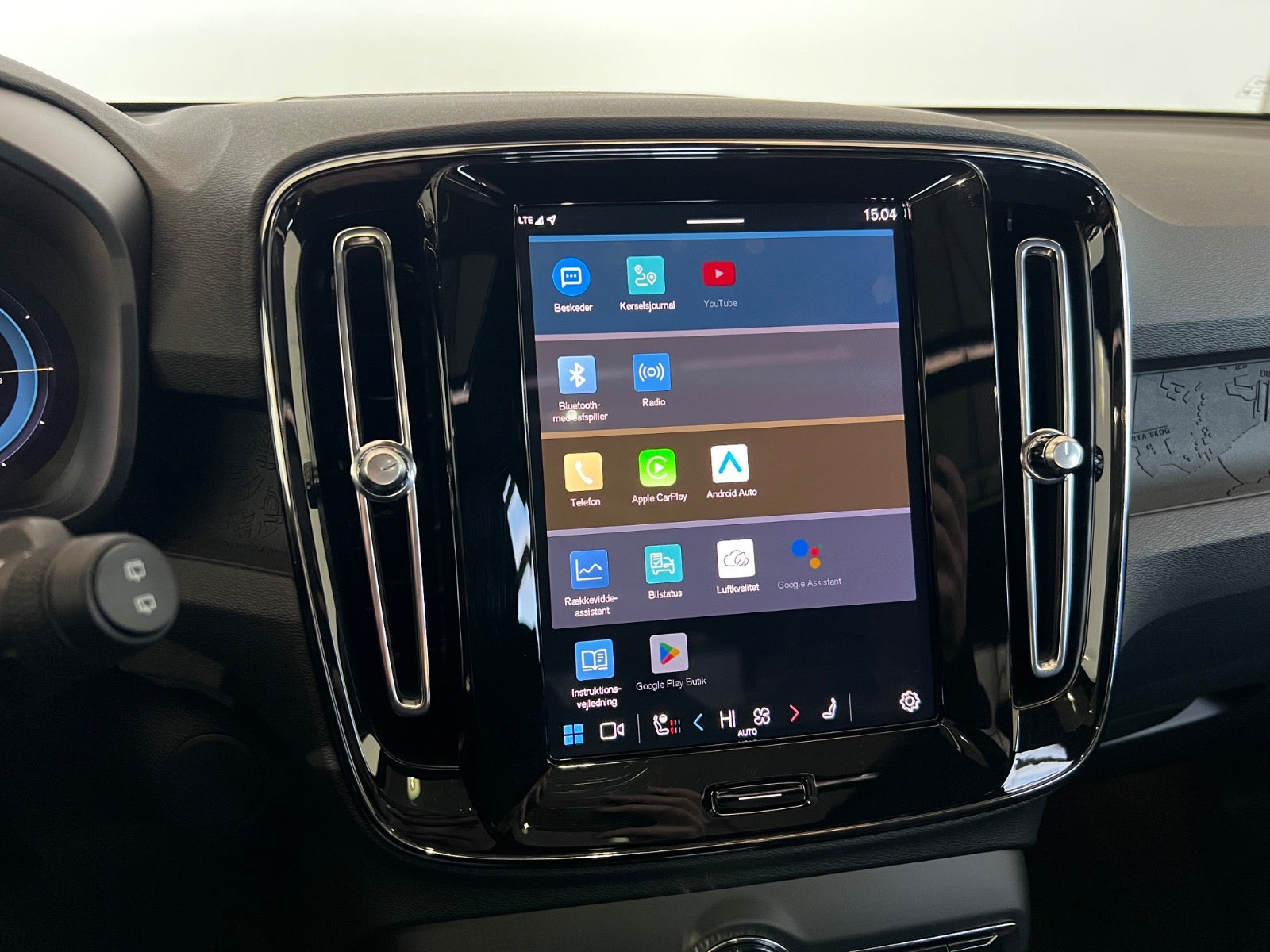 Volvo XC40 ReCharge Extended Range Ultra Dark