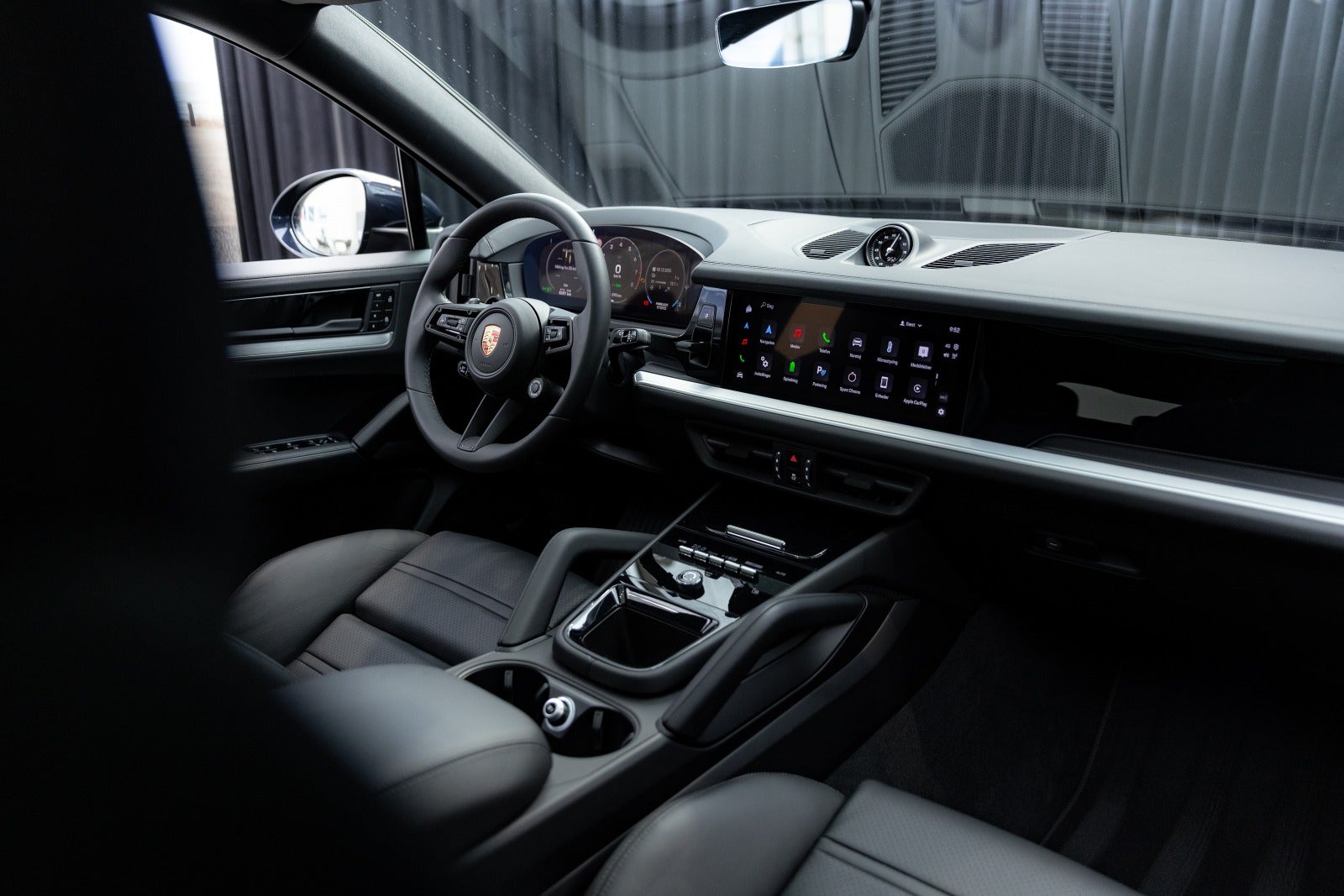 Gallery image 16 of 18